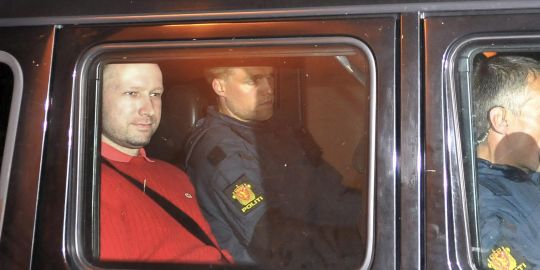 Anders Behring Breivik à sa sortie du tribunal d'Oslo, lundi 25 juillet.